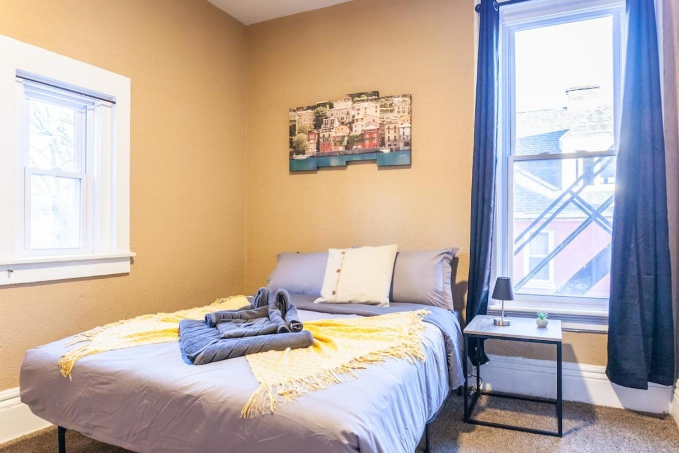 Cozy 2bed W Queenbed-wi-fi,downtown-modern-bills Buffalo