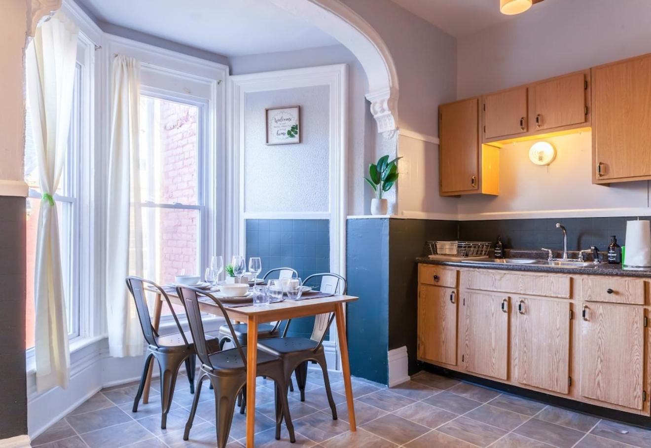 Holiday home Cozy 2bed W Queenbed-wi-fi,downtown-modern-bills