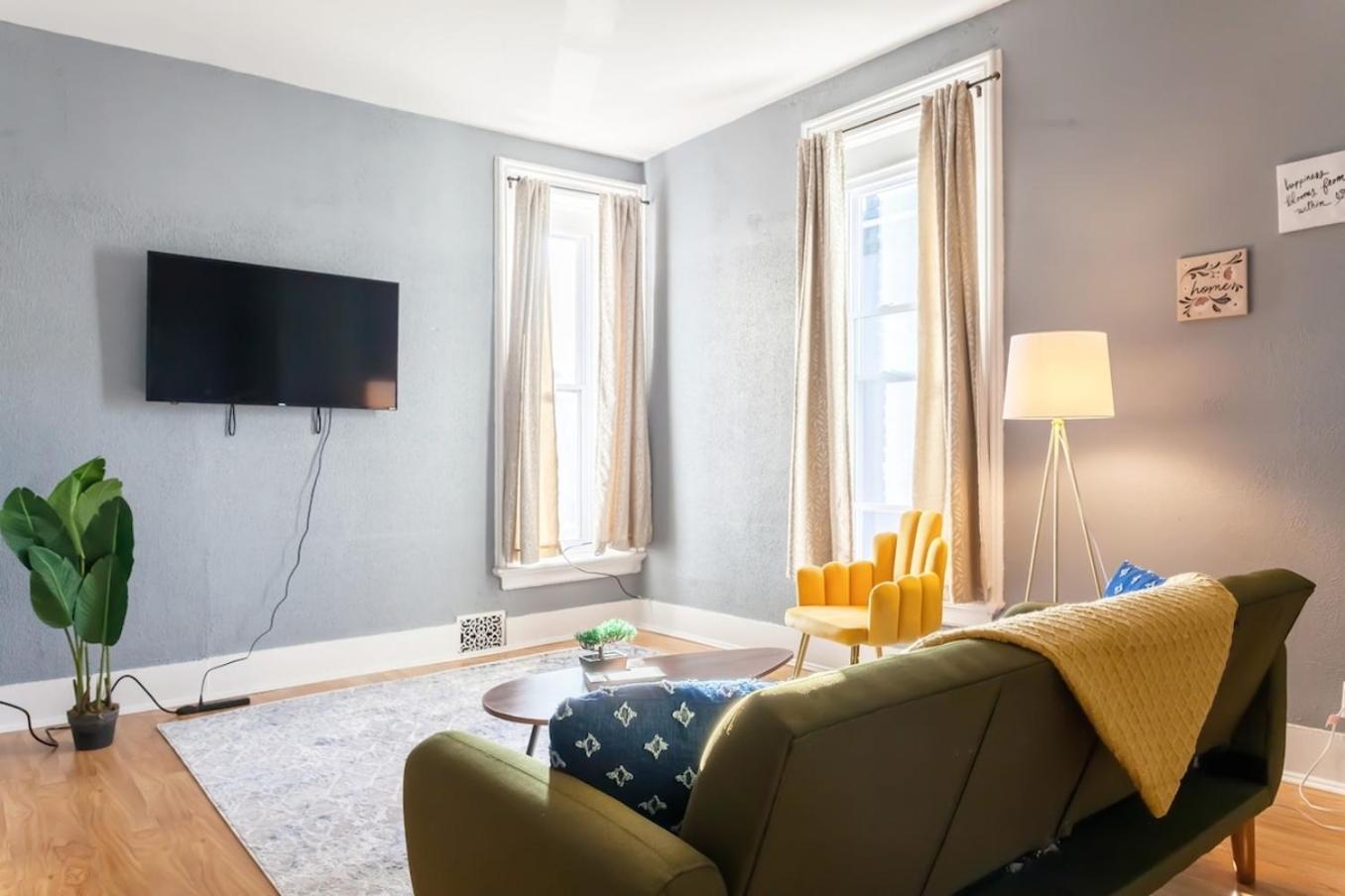 Holiday home Cozy 2bed W Queenbed-wi-fi,downtown-modern-bills *